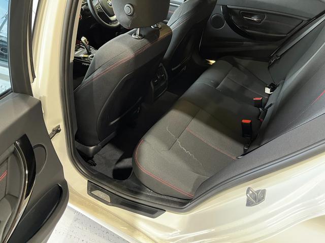 ３シリーズ ３２０ｉ　スポーツ　バックモニター　ドライブレコーダー　ＥＴＣ　ＲＥＧＮＯ　インテリキー×２　禁煙車　クルーズコントロール　キセノンヘッドライト　フォグランプ　リアフォグ　前席パワーシート　保証書　取説（78枚目）