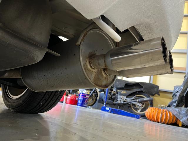 フェアレディZ バージョンS ツインターボ 最終型 2by2 Tバールーフ NAVAN製ATシフトノブ HKSマフラー タイミングベルト交換済 リアレザーシート ナビゲーション フルセグTV ETC ウインカーレンズ付きドアミラーカバー(13枚目)