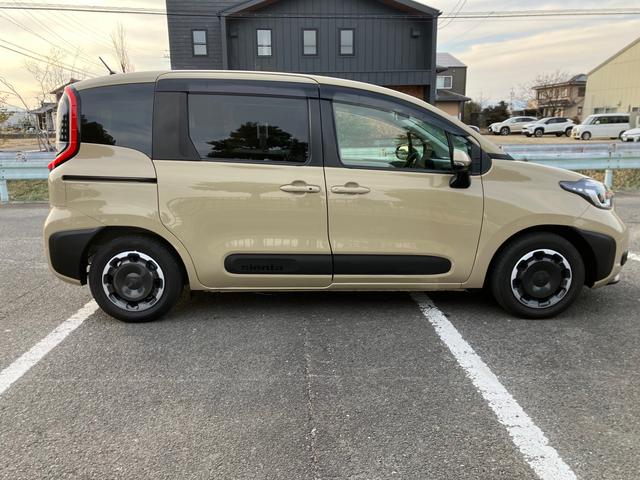 シエンタ ハイブリッドＺ　・１０．５インチ純正ＴＶ／ナビ・パノラミックビューモニター・ブラインドスポットモニター・ビルトインＥＴＣ２．０・前席シートヒーター・ステアリングヒーター・ＡＣ１００Ｖ１５００Ｗコンセント・後席モニター（8枚目）