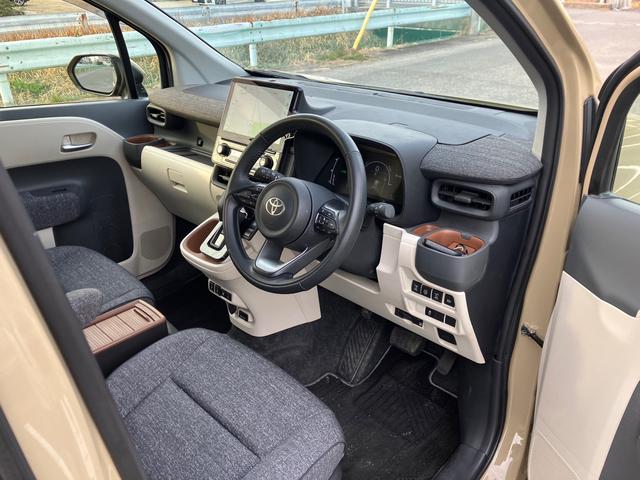 シエンタ ハイブリッドＺ　・１０．５インチ純正ＴＶ／ナビ・パノラミックビューモニター・ブラインドスポットモニター・ビルトインＥＴＣ２．０・前席シートヒーター・ステアリングヒーター・ＡＣ１００Ｖ１５００Ｗコンセント・後席モニター（13枚目）