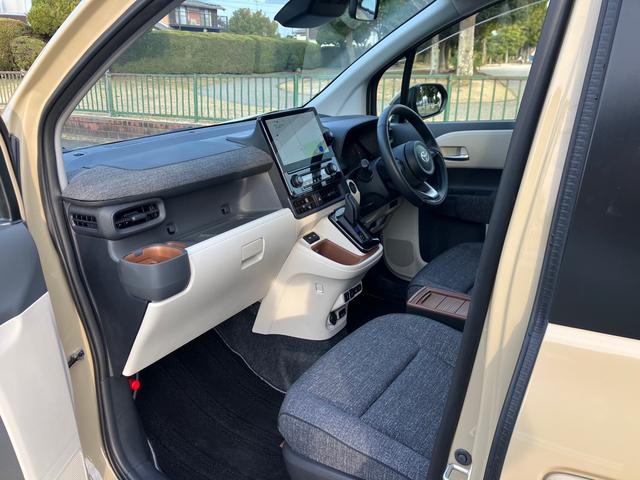 シエンタ ハイブリッドＺ　・１０．５インチ純正ＴＶ／ナビ・パノラミックビューモニター・ブラインドスポットモニター・ビルトインＥＴＣ２．０・前席シートヒーター・ステアリングヒーター・ＡＣ１００Ｖ１５００Ｗコンセント・後席モニター（17枚目）