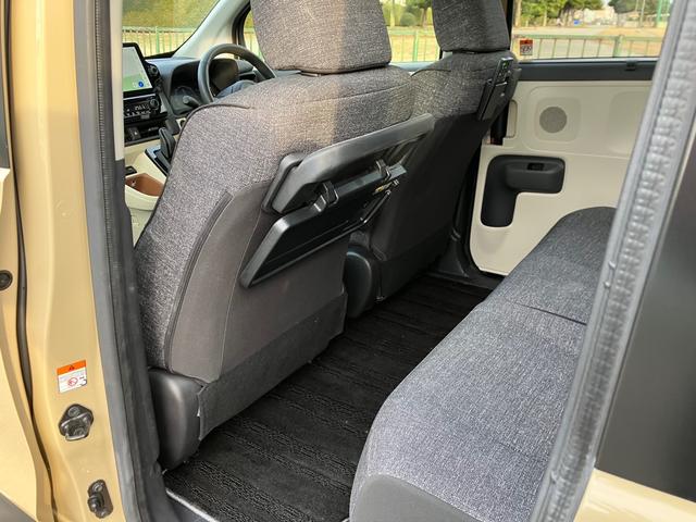 シエンタ ハイブリッドＺ　・１０．５インチ純正ＴＶ／ナビ・パノラミックビューモニター・ブラインドスポットモニター・ビルトインＥＴＣ２．０・前席シートヒーター・ステアリングヒーター・ＡＣ１００Ｖ１５００Ｗコンセント・後席モニター（19枚目）