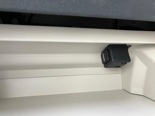 シエンタ ハイブリッドＺ　・１０．５インチ純正ＴＶ／ナビ・パノラミックビューモニター・ブラインドスポットモニター・ビルトインＥＴＣ２．０・前席シートヒーター・ステアリングヒーター・ＡＣ１００Ｖ１５００Ｗコンセント・後席モニター（35枚目）