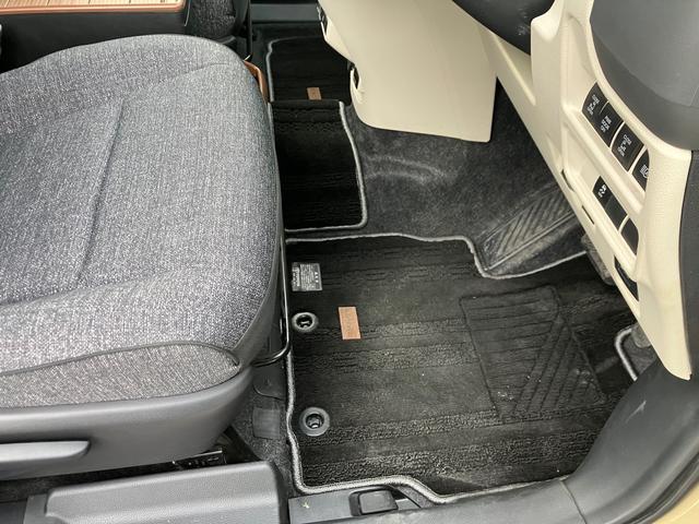 シエンタ ハイブリッドＺ　・１０．５インチ純正ＴＶ／ナビ・パノラミックビューモニター・ブラインドスポットモニター・ビルトインＥＴＣ２．０・前席シートヒーター・ステアリングヒーター・ＡＣ１００Ｖ１５００Ｗコンセント・後席モニター（37枚目）