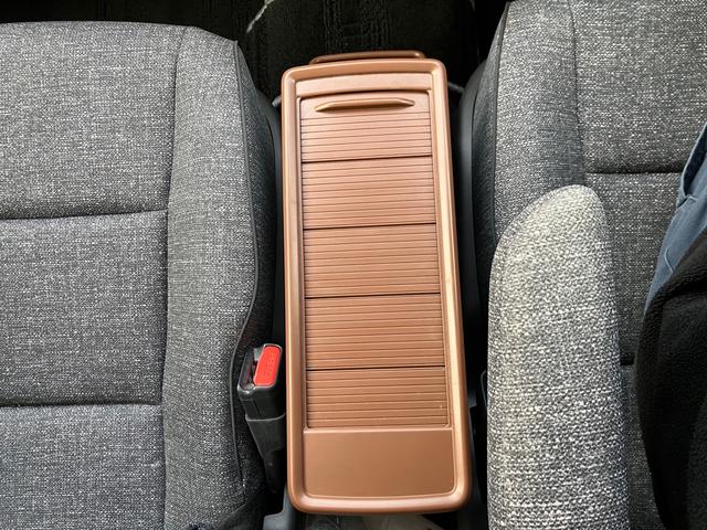 シエンタ ハイブリッドＺ　・１０．５インチ純正ＴＶ／ナビ・パノラミックビューモニター・ブラインドスポットモニター・ビルトインＥＴＣ２．０・前席シートヒーター・ステアリングヒーター・ＡＣ１００Ｖ１５００Ｗコンセント・後席モニター（38枚目）