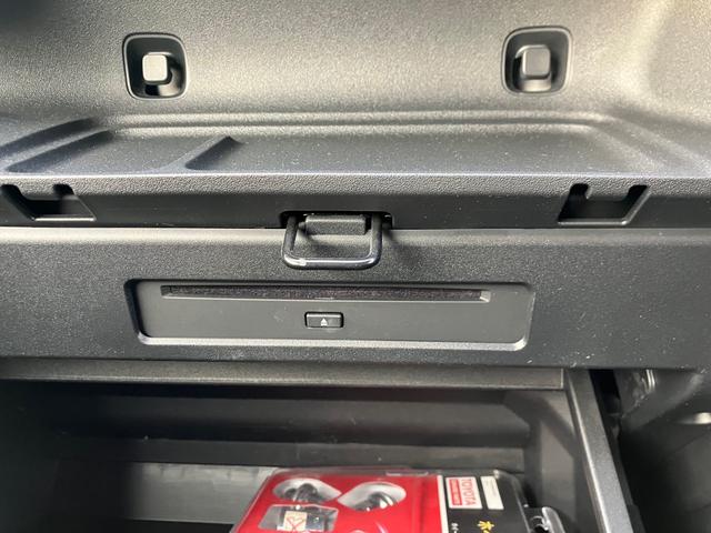 シエンタ ハイブリッドＺ　・モデリスタエアロ・１０．５インチ純正ＴＶ／ナビ・パノラミックビューモニター・ブラインドスポットモニター・ビルトインＥＴＣ・純正ＣＤ＆ＤＶＤデッキ・純正１５インチアルミホイール（33枚目）