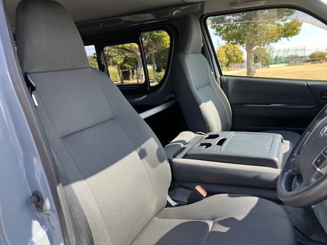 ハイエースバン ＤＸ　・４ＷＤ・寒冷地仕様・ステルスグレー全塗装・純正ＴＶ／ナビ・バックカメラ・クリアランスソナー・ビルトインＥＴＣ・純正ＬＥＤヘッドライ・純正ＬＥＤフォグライト・ＡＣ１００Ｖコンセント（18枚目）