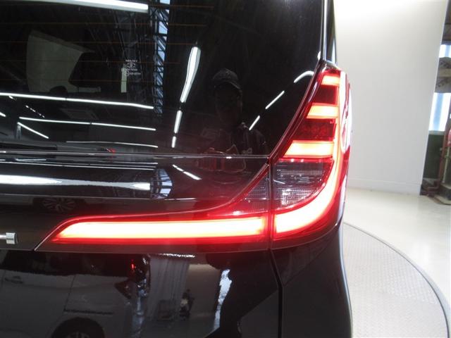 ノア ハイブリッドＳ－Ｚ　フルセグ　メモリーナビ　ＤＶＤ再生　ミュージックプレイヤー接続可　バックカメラ　衝突被害軽減システム　ＥＴＣ　両側電動スライド　ＬＥＤヘッドランプ　乗車定員７人　３列シート　ワンオーナー（11枚目）