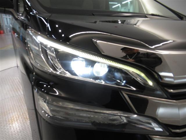 ヴェルファイアハイブリッド Ｘ　４ＷＤ　フルセグ　メモリーナビ　ＤＶＤ再生　ミュージックプレイヤー接続可　後席モニター　バックカメラ　ＥＴＣ　両側電動スライド　ＬＥＤヘッドランプ　乗車定員７人　３列シート　ワンオーナー（9枚目）