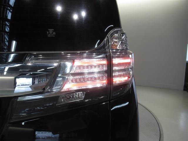 ヴェルファイアハイブリッド Ｘ　４ＷＤ　フルセグ　メモリーナビ　ＤＶＤ再生　ミュージックプレイヤー接続可　後席モニター　バックカメラ　ＥＴＣ　両側電動スライド　ＬＥＤヘッドランプ　乗車定員７人　３列シート　ワンオーナー（11枚目）