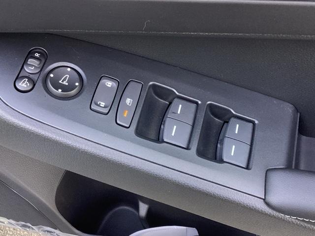 ヴェゼル ｅ：ＨＥＶＺ　当社　試乗車（17枚目）