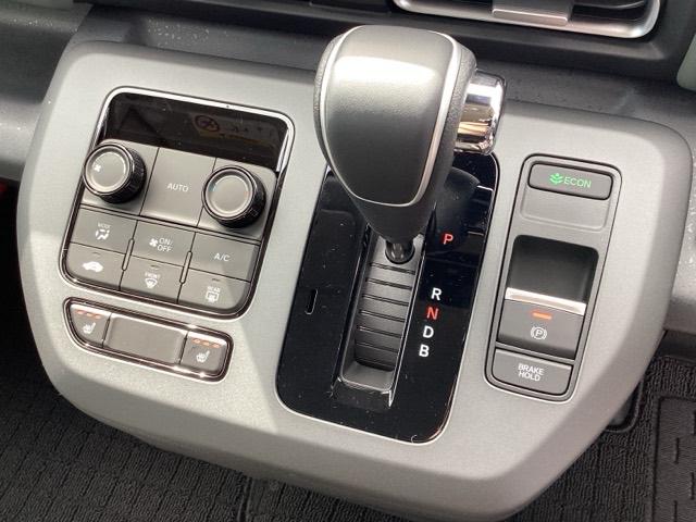 フリード ｅ：ＨＥＶクロスター　当社　試乗車（7枚目）