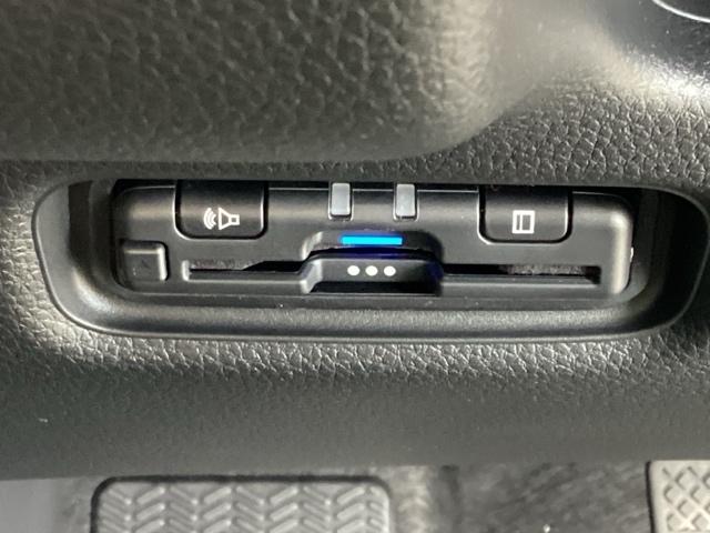 フリード ｅ：ＨＥＶクロスター　当社　試乗車（8枚目）