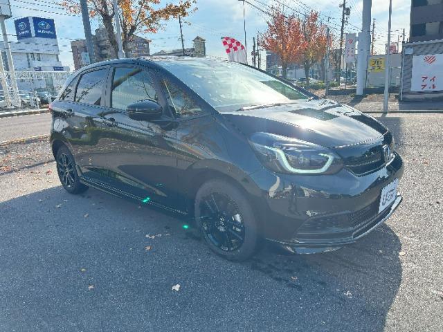 フィット ｅ：ＨＥＶホーム　ブラックスタイル　ＬＥＤ　アルミホイール（9枚目）