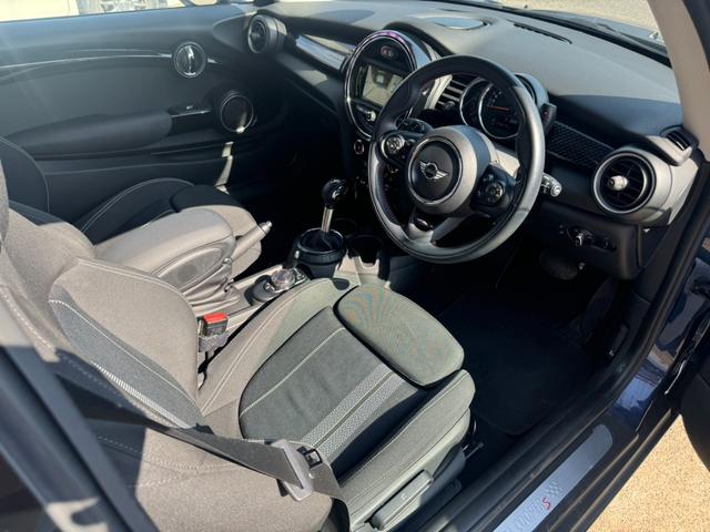 MINI クーパーS クーパーS(4名) HIDヘッドライト ターボ ナビ バックカメラ ETC 純正17インチアルミホイール キーレス 前後フォグライト オートライト クルーズコントロール(13枚目)