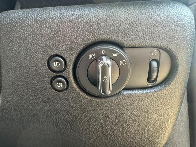 MINI クーパーS クーパーS(4名) HIDヘッドライト ターボ ナビ バックカメラ ETC 純正17インチアルミホイール キーレス 前後フォグライト オートライト クルーズコントロール(32枚目)