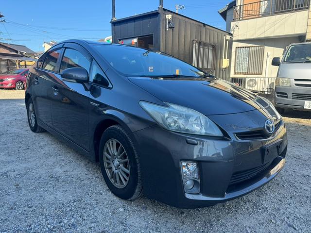 プリウス Ｓ　ＬＥＤエディション　ナビ　ＥＴＣ　ＬＥＤヘッドライト　スマートキー　社外１５インチアルミホイール　フォグライト　オートライト（5枚目）