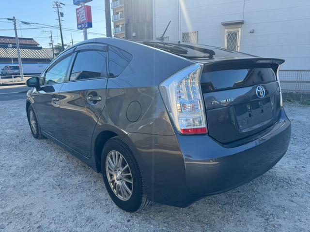 プリウス Ｓ　ＬＥＤエディション　ナビ　ＥＴＣ　ＬＥＤヘッドライト　スマートキー　社外１５インチアルミホイール　フォグライト　オートライト（7枚目）