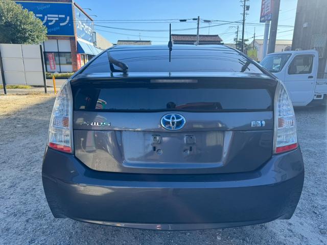 プリウス Ｓ　ＬＥＤエディション　ナビ　ＥＴＣ　ＬＥＤヘッドライト　スマートキー　社外１５インチアルミホイール　フォグライト　オートライト（8枚目）