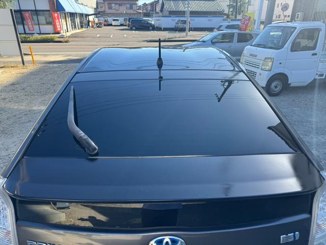 プリウス Ｓ　ＬＥＤエディション　ナビ　ＥＴＣ　ＬＥＤヘッドライト　スマートキー　社外１５インチアルミホイール　フォグライト　オートライト（9枚目）