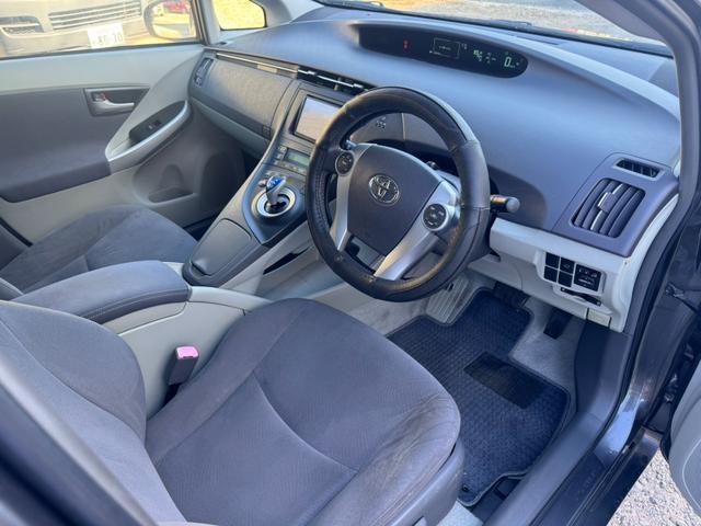 プリウス Ｓ　ＬＥＤエディション　ナビ　ＥＴＣ　ＬＥＤヘッドライト　スマートキー　社外１５インチアルミホイール　フォグライト　オートライト（14枚目）