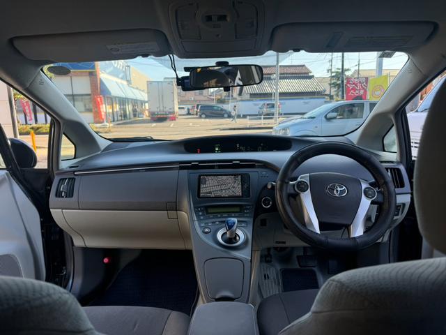 プリウス Ｓ　ＬＥＤエディション　ナビ　ＥＴＣ　ＬＥＤヘッドライト　スマートキー　社外１５インチアルミホイール　フォグライト　オートライト（15枚目）