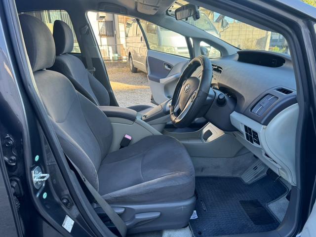 プリウス Ｓ　ＬＥＤエディション　ナビ　ＥＴＣ　ＬＥＤヘッドライト　スマートキー　社外１５インチアルミホイール　フォグライト　オートライト（17枚目）