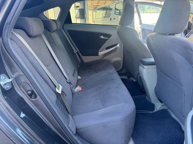 プリウス Ｓ　ＬＥＤエディション　ナビ　ＥＴＣ　ＬＥＤヘッドライト　スマートキー　社外１５インチアルミホイール　フォグライト　オートライト（18枚目）