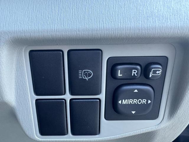 プリウス Ｓ　ＬＥＤエディション　ナビ　ＥＴＣ　ＬＥＤヘッドライト　スマートキー　社外１５インチアルミホイール　フォグライト　オートライト（26枚目）