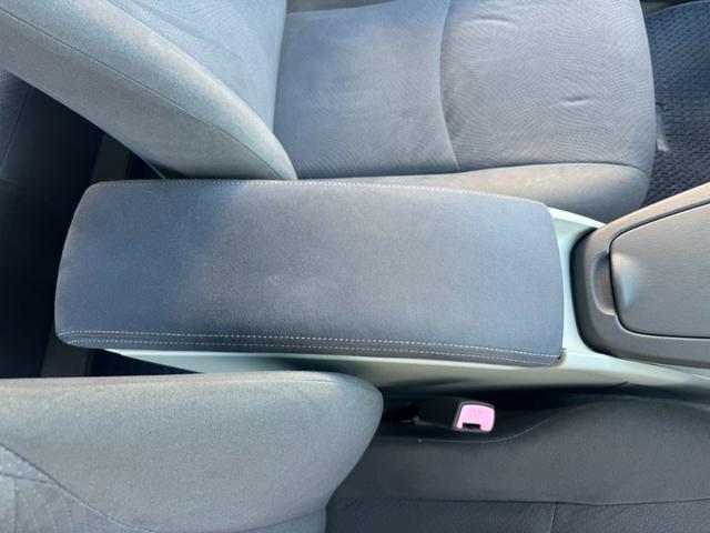 プリウス Ｓ　ＬＥＤエディション　ナビ　ＥＴＣ　ＬＥＤヘッドライト　スマートキー　社外１５インチアルミホイール　フォグライト　オートライト（32枚目）