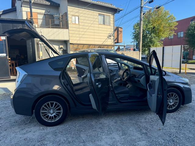 プリウス Ｓ　ＬＥＤエディション　ナビ　ＥＴＣ　ＬＥＤヘッドライト　スマートキー　社外１５インチアルミホイール　フォグライト　オートライト（38枚目）