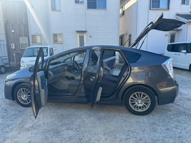 プリウス Ｓ　ＬＥＤエディション　ナビ　ＥＴＣ　ＬＥＤヘッドライト　スマートキー　社外１５インチアルミホイール　フォグライト　オートライト（39枚目）