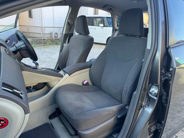 プリウス Ｓ　ＬＥＤエディション　ナビ　ＥＴＣ　ＬＥＤヘッドライト　スマートキー　社外１５インチアルミホイール　フォグライト　オートライト（46枚目）