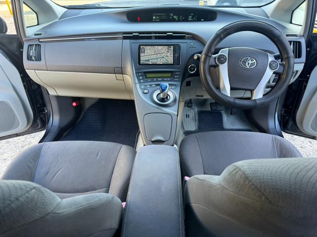 プリウス Ｓ　ＬＥＤエディション　ナビ　ＥＴＣ　ＬＥＤヘッドライト　スマートキー　社外１５インチアルミホイール　フォグライト　オートライト（69枚目）