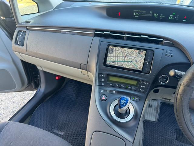 プリウス Ｓ　ＬＥＤエディション　ナビ　ＥＴＣ　ＬＥＤヘッドライト　スマートキー　社外１５インチアルミホイール　フォグライト　オートライト（79枚目）