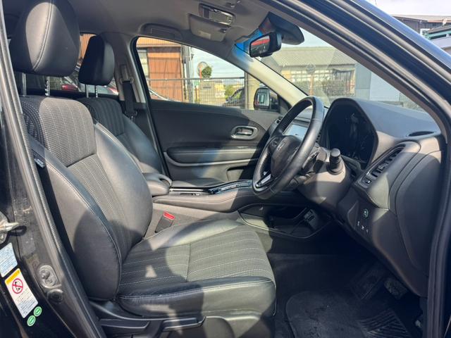 ヴェゼル ハイブリッドＺ　衝突被害軽減システム　ＬＥＤヘッドライト　ナビ　ＥＴＣ　バックカメラ　ＴＶ　ドライブレコーダー　純正１７インチアルミホイール　クルーズコントロール　フォグライト　オートライト　スマートキー２個（10枚目）