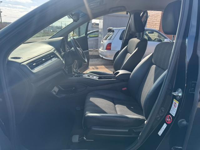 ヴェゼル ハイブリッドＺ　衝突被害軽減システム　ＬＥＤヘッドライト　ナビ　ＥＴＣ　バックカメラ　ＴＶ　ドライブレコーダー　純正１７インチアルミホイール　クルーズコントロール　フォグライト　オートライト　スマートキー２個（17枚目）