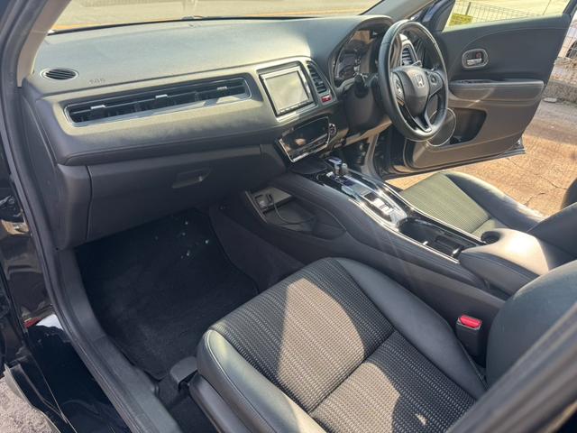 ヴェゼル ハイブリッドＺ　衝突被害軽減システム　ＬＥＤヘッドライト　ナビ　ＥＴＣ　バックカメラ　ＴＶ　ドライブレコーダー　純正１７インチアルミホイール　クルーズコントロール　フォグライト　オートライト　スマートキー２個（18枚目）