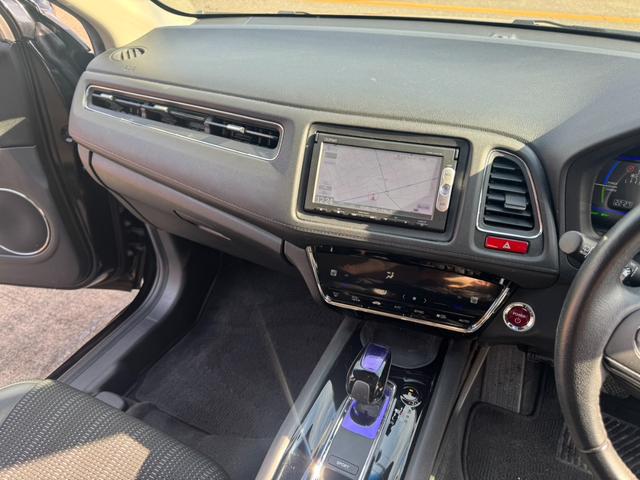 ヴェゼル ハイブリッドＺ　衝突被害軽減システム　ＬＥＤヘッドライト　ナビ　ＥＴＣ　バックカメラ　ＴＶ　ドライブレコーダー　純正１７インチアルミホイール　クルーズコントロール　フォグライト　オートライト　スマートキー２個（35枚目）