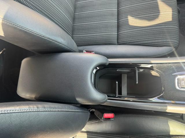 ヴェゼル ハイブリッドＺ　衝突被害軽減システム　ＬＥＤヘッドライト　ナビ　ＥＴＣ　バックカメラ　ＴＶ　ドライブレコーダー　純正１７インチアルミホイール　クルーズコントロール　フォグライト　オートライト　スマートキー２個（39枚目）