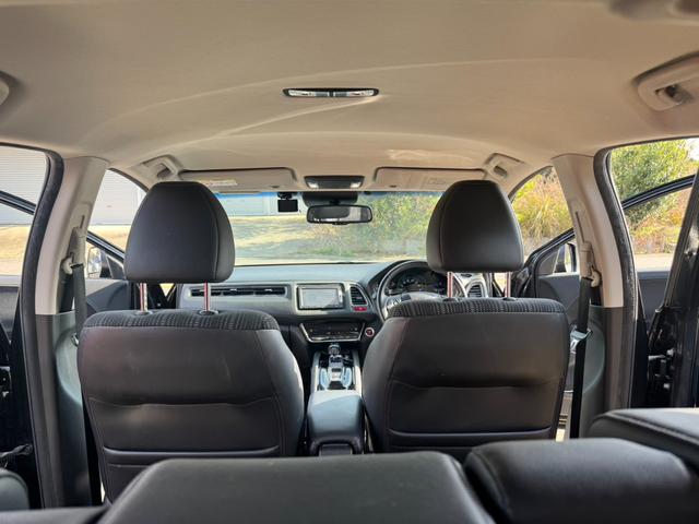 ヴェゼル ハイブリッドＺ　衝突被害軽減システム　ＬＥＤヘッドライト　ナビ　ＥＴＣ　バックカメラ　ＴＶ　ドライブレコーダー　純正１７インチアルミホイール　クルーズコントロール　フォグライト　オートライト　スマートキー２個（49枚目）