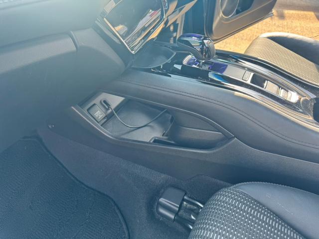 ヴェゼル ハイブリッドＺ　衝突被害軽減システム　ＬＥＤヘッドライト　ナビ　ＥＴＣ　バックカメラ　ＴＶ　ドライブレコーダー　純正１７インチアルミホイール　クルーズコントロール　フォグライト　オートライト　スマートキー２個（55枚目）