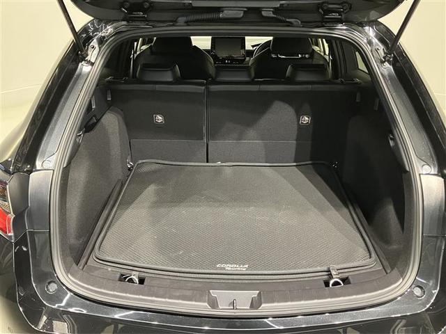 カローラツーリング ハイブリッド　ダブルバイビー　追突軽減ブレーキ　バックモニタ　横滑防止　スマキー　ＬＥＤライト　デュアルエアバッグ　エアコン　オートクルーズ　サイドエアバッグ　ＥＴＣ付　ＰＳ　キーフリー　ＡＢＳ　エアバック　パワーウィンドウ（11枚目）