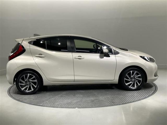 アクア Ｇ　ＶＳＣ　アルミ　衝突軽減ブレーキ　メモリナビ　アイドルストップ　パワーシート　バックモニター　ＬＥＤ　クルーズコントロール　スマートキー　ＥＴＣ車載器　フルセグＴＶ　ナビＴＶ　パワーウィンドウ　試乗車（3枚目）