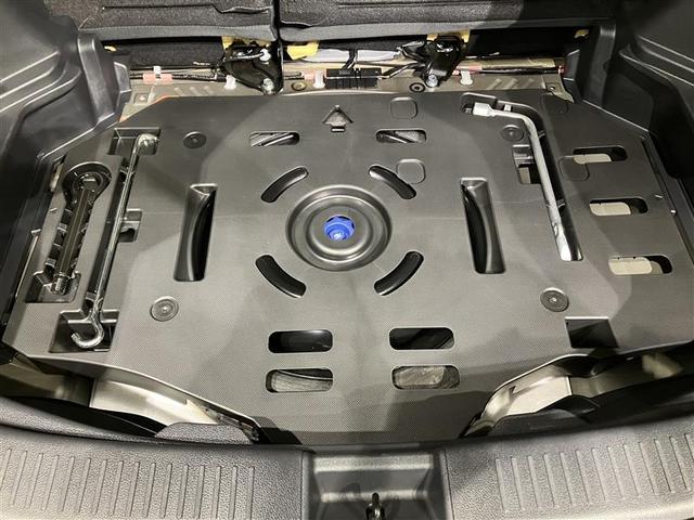 アクア X 踏み間違い防止 イモビ ナビ&TV フルセグ LEDヘッドライト スマートキー 横滑り防止機能 キーレスエントリー オートクルーズ オートエアコン 元試乗車 ETC カーテンエアバッグ DVD再生(37枚目)