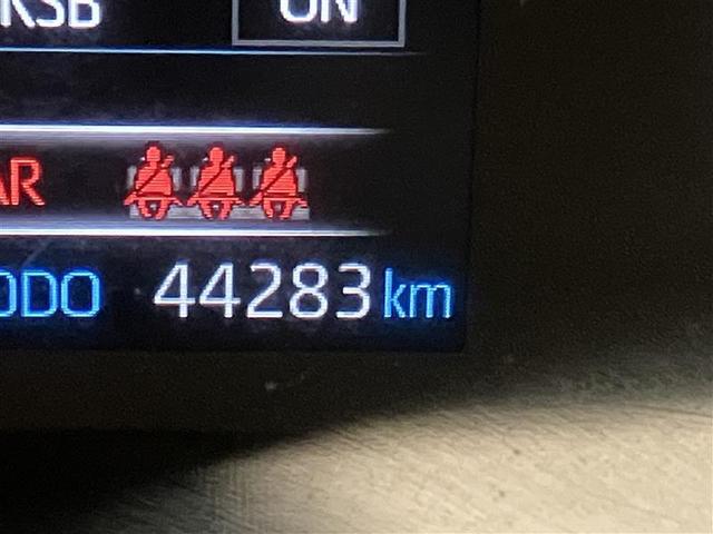 ヤリス ハイブリッドＸ　カーテンエアバッグ　イモビライザー　バックモニター　ワイヤレスキー　ＡＢＳ　ナビ　オートクルーズ　ミュージックプレイヤー接続可　Ｗエアバック　パワーウィンドウ　オートエアコン　ＥＴＣ　エアバック（12枚目）