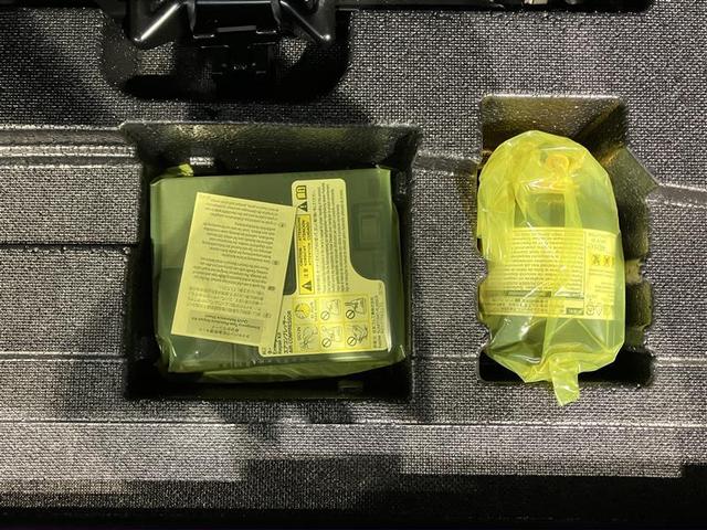 プリウス Ｓツーリングセレクション　エアバック　地デジ　１オーナー車　Ｂモニ　ＬＥＤヘッド　オートクルーズ　横滑り防止　サイドエアバック　ＥＴＣ　スマートキー　メモリ－ナビ　助手席エアバック　ナビＴＶ　ＡＢＳ　ＡＷ　フルオートエアコン（34枚目）