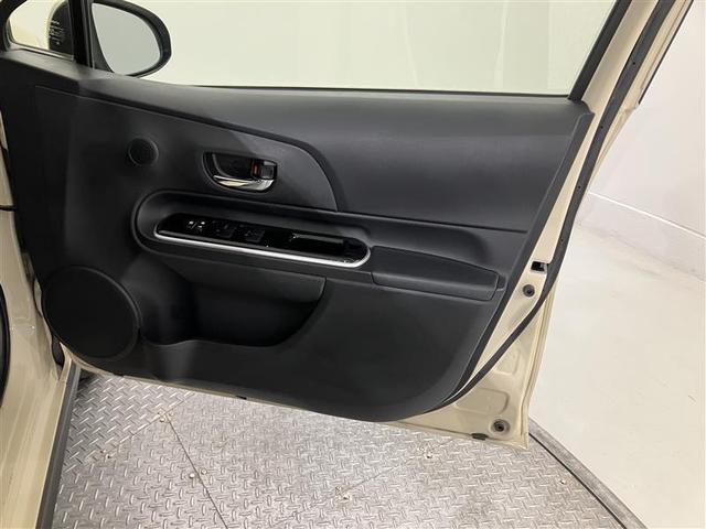 アクア クロスオーバー　Ｂカメラ　ナビＴＶ　エアコン　ＬＥＤ　ＥＳＣ　ドライブレコーダー　アルミホイール　キーフリー　ワンセグ　ＥＴＣ　パワーステアリング　パワーウィンドウ　メモリーナビ　ＡＢＳ　スマ－トキ－（32枚目）