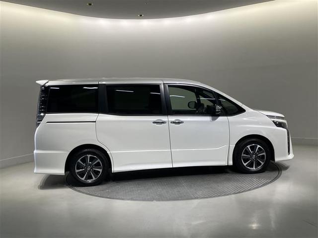 ヴォクシー ＺＳ　煌ＩＩ　スマートキー・プッシュスタート　バックガイドモニター　セキュリティアラーム　両側パワスラドア　１オーナー　ＥＴＣ車載器　地デジテレビ　ＶＳＣ　ＬＥＤライト　サイドエアバッグ　助手席エアバック　ＡＣ（3枚目）