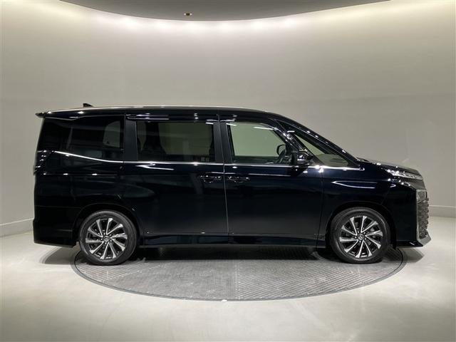 ヴォクシー ハイブリッドＳ－Ｚ　パワーウィンドウ　ＤＶＤ再生機能　インテリキー　横滑防止装置　地デジＴＶ　アクティブクルーズコントロール　１オナ　フルオートエアコン　リアカメラ　エアバッグ　ＡＢＳ　ナビＴＶ　ＷＡＣ　アルミホイール（3枚目）